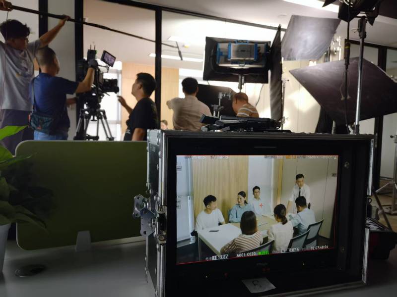 周口TVC拍摄公司：科技产品视觉化大师，诠释未来感与功能美学